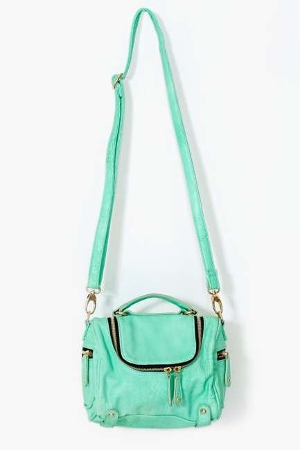 Trẻ trung ngày hè với túi xách rực rỡ từ Nasty Gal