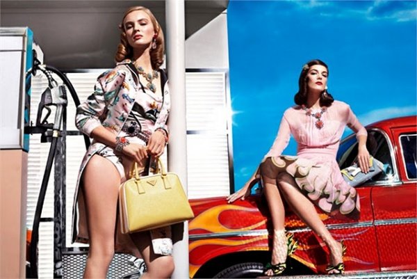 Cổ điển và ngọt ngào trong BST Xuân/Hè 2012 của PRADA [VIDEO]