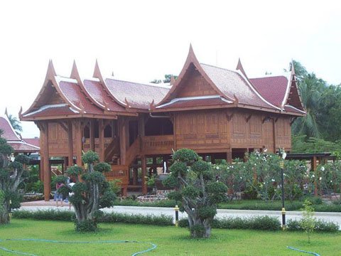 แบบบ้านทรงไทย งดงาม ใต้ถุนสูง เหมาะกับสภาพอากาศเมืองร้อน