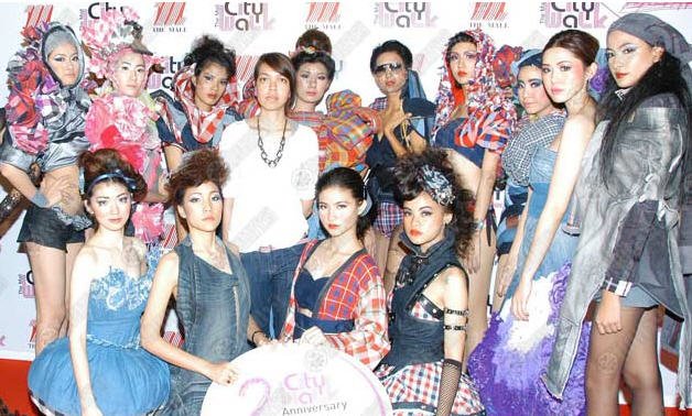 ดีไซเนอร์ รั้วมหาลัย พาเหรดแฟชั่นซิตี้วอล์ก