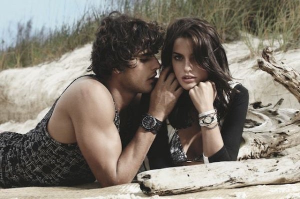 Marlon Teixeira tham gia chiến dịch quảng cáo đồng hồ Armani Exchange Xuân / Hè 2013.