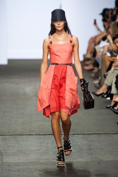 เบรกความสดจากสีนีออน ด้วย แฟชั่นสตรีทแวร์ Rag & Bone