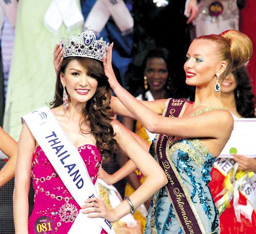 "น้องเล็ก" คว้ามงกุฎมิสทัวริซึ่ม 2011  คนแรกของไทย