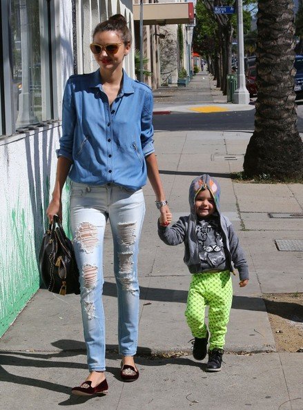 Bụi bặm cùng Jeans rách & tua rua