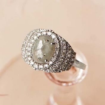 Cho nàng cảm giác hạnh phúc với nhẫn đính hôn đẹp
