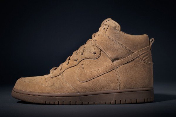 Nike x A.P.C. Sneakers Xuân / Hè 2013.