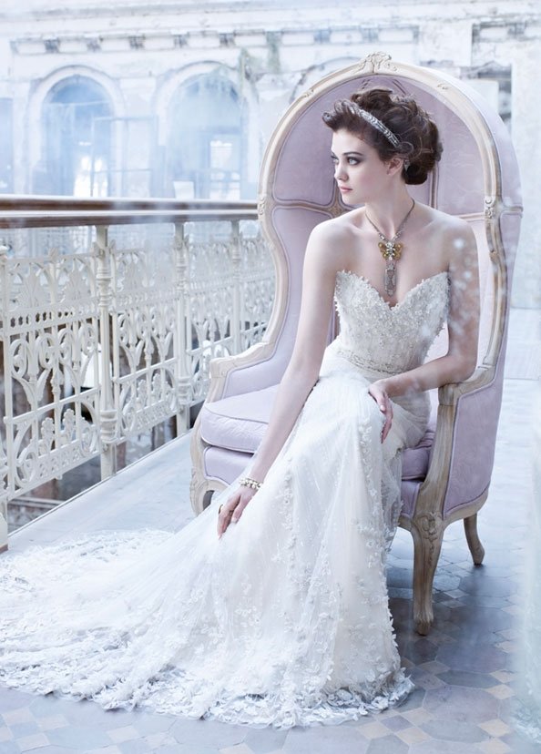 Đẹp với áo cưới Lazaro