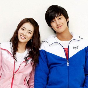 ชุดสบายๆสไตล์ คิมบอม และ โกอารา