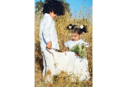 כולם באים בלבן