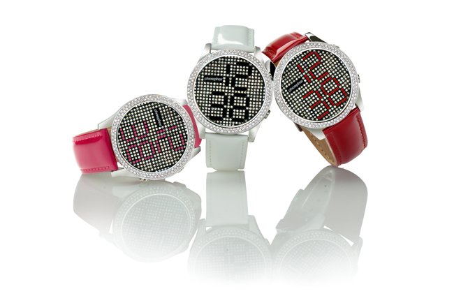 Swarovski kristályok mutatják az időt az új Phosphor karórákon