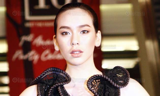 9 ท็อปดีไซเนอร์ไทย สร้างสรรค์คอลเลกชั่นรับเทศกาลแห่งความสุข