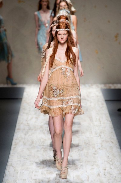 อัพลุคหวานอมเปรี้ยว พริ้วไหวท้าซัมเมอร์ ด้วย “Blugirl” spring&summer 2013