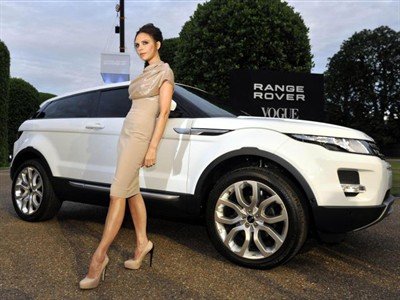 Posh se upicanila za poziranje uz novi Rover