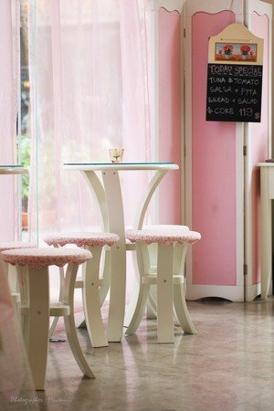 แต่งร้านเบเกอรี่สีชมพูหวานแหวว