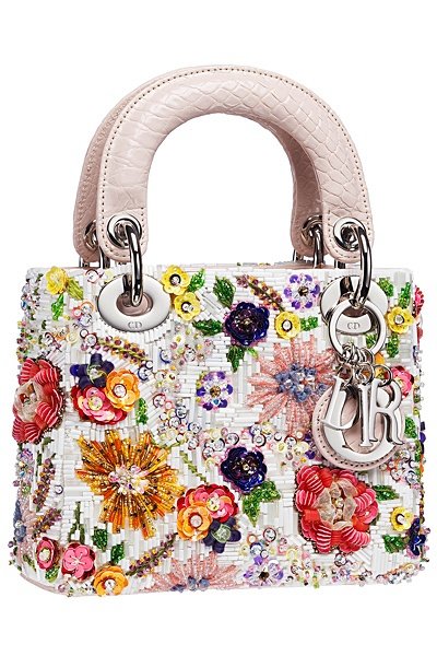 Nữ tính cùng BST Micro Bag của Dior