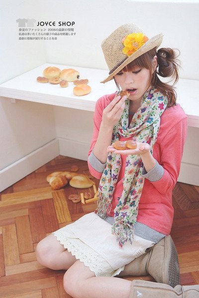 แจกผาพันคอ H&M ตลอดเดือนเมษายน
