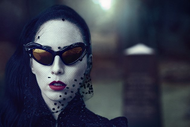 Quyến rũ cùng BST kính mắt độc đáo của Anna-Karin Karlsson