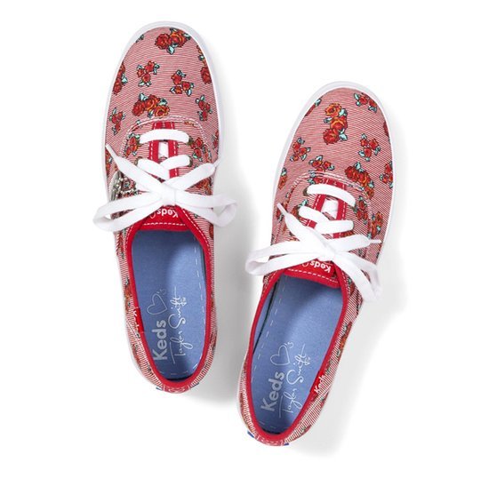 Taylor Swift közös cipő kollekciója a Keds-szel
