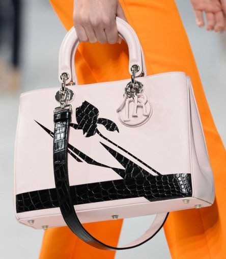 Những chiếc túi xách hoa lá tinh tế trong BST Dior Cruise 2014