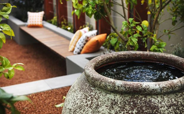 จัดสวนข้างบ้าน โอ่งน้ำโบราณ ฮวงจุ้ยดีมีสุข