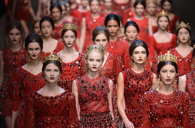 เบื้องหลังและสไตลการแต่งหน้าแบบ Dolce & Gabbana