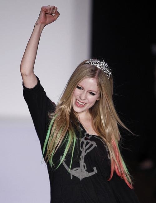 Abbey Dawn แฟชั่นโชว์คอลเลคชั่นใหม่ By Avril Lavigne