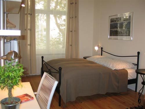 LIVING BIG IN SMALL SPACES : แต่งบ้านเล็กให้อยู่สบาย