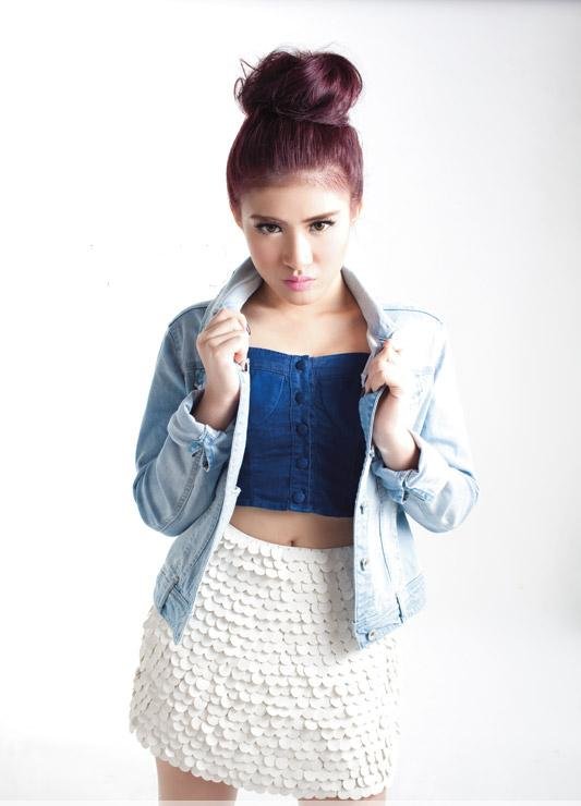 ‘CROP TOP’ แฟชั่นเสื้อตัวสั้นแต่งสนุกในซีซั่นนี้