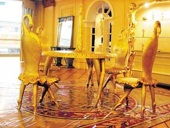 家具邂逅艺术 天鹅湖变餐椅[图]