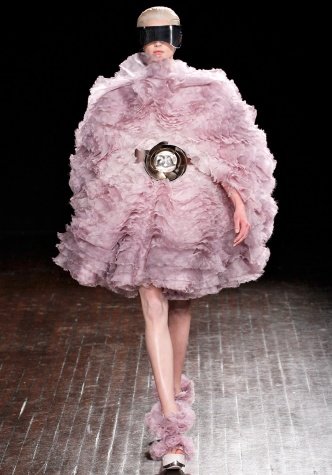 แฟชั่นโชว์จาก Alexander McQueen