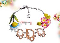 Dior Flowers 系列花卉配饰,娇艳欲滴