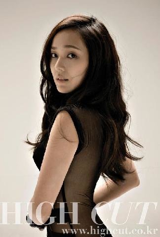 "ยูจีน" สลัดภาพสาวน้อย ถ่ายแบบเปลือยท่อนบนโชว์หวิว ต้อนรับบทร้ายเซ็กซี่ ครั้งแรก!!
