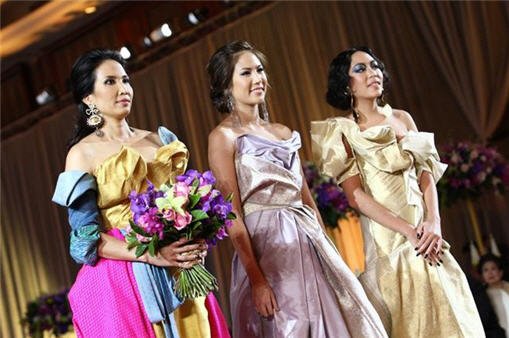 งานราตรีเฉลิมพระเกียรติ “Glory of Silk-Flower of Love”