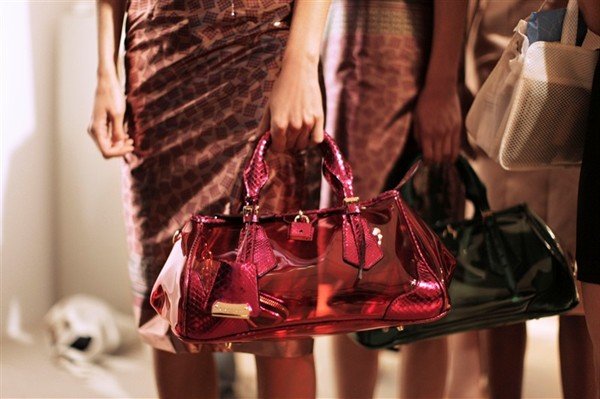 Táskatipp 2013 tavaszára: Burberry Prorsum Blaze Bag