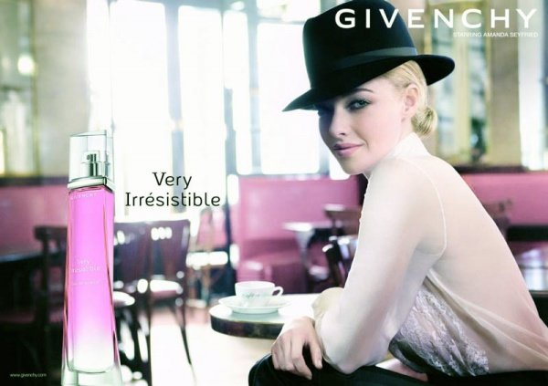 Amanda Seyfried tỏa sáng trong quảng cáo hương thơm “Very Irrésistible Fragrance” của Givenchy