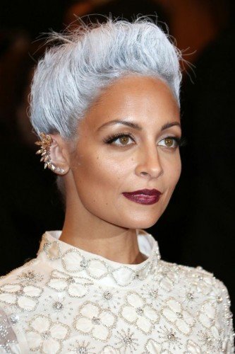Những Cách Trang Điểm Và Kiểu Tóc Ấn Tượng Của Sao Trong Đêm Met Gala 2013 [PHOTOS]
