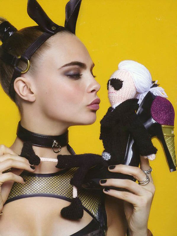 Cara Delevingne hóa thân thành “Phù Thủy Giày” trên tạp chí Melissa Đông 2013.