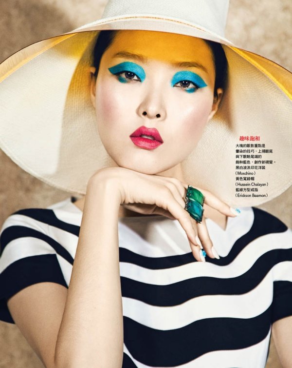 Sung Hee Kim quyến rũ với đôi mắt trang điểm tông xanh nổi bật