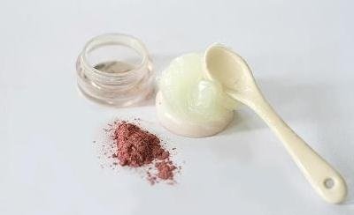 DIY : ทำลิปกลอสไว้ใช้เองดีกว่านะ!!