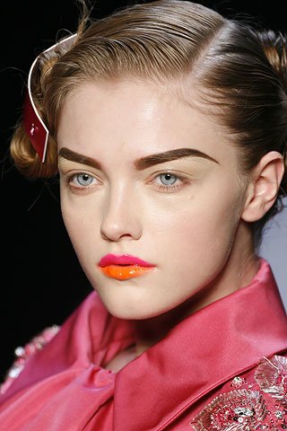 เชื่อมั๊ย!! สีลิปสติกเปลี่ยนบุคลิกได้
