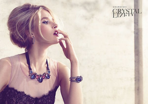 Annemara Post kiêu sa trong BST trang sức Swarovski