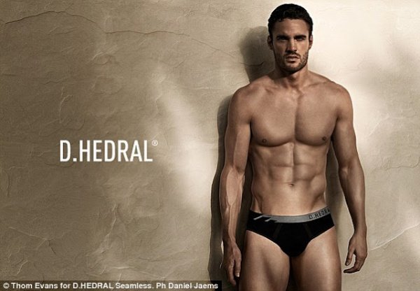 Cháy mắt với Thom Evans D. Hedral Xuân / Hè 2013.