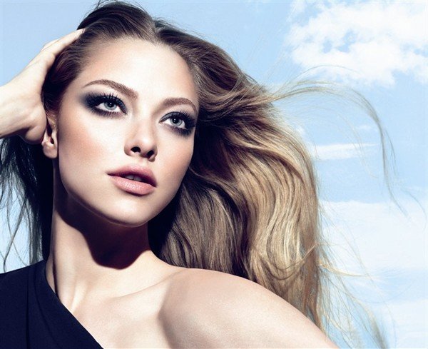 Amanda Seyfried cuốn hút khi quảng cáo cho BST mỹ phẩm Xuân Hè 2013 của Clé de Peau Beauté