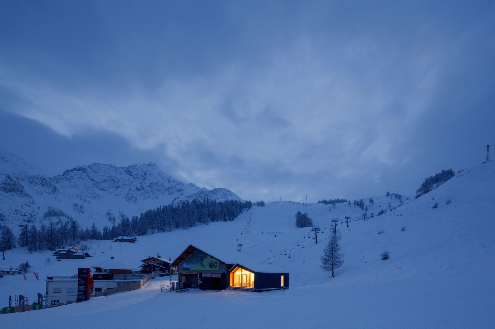 This Prefab Ski School in the Alps Took 10 Days to Assemble